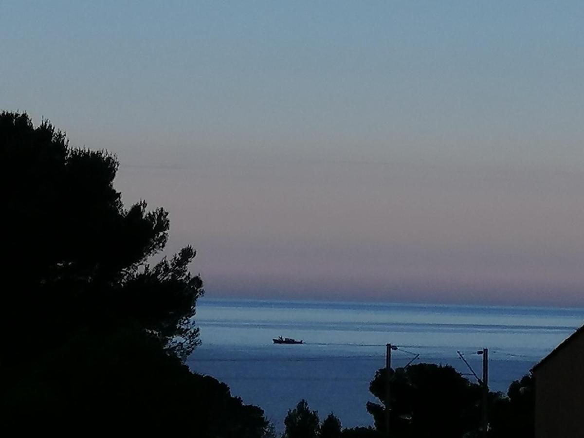 Sanary Les Gorguettes, Studio Avec Terrasse Vue Mer, A 10 Min A Pieds De La Plage Екстер'єр фото